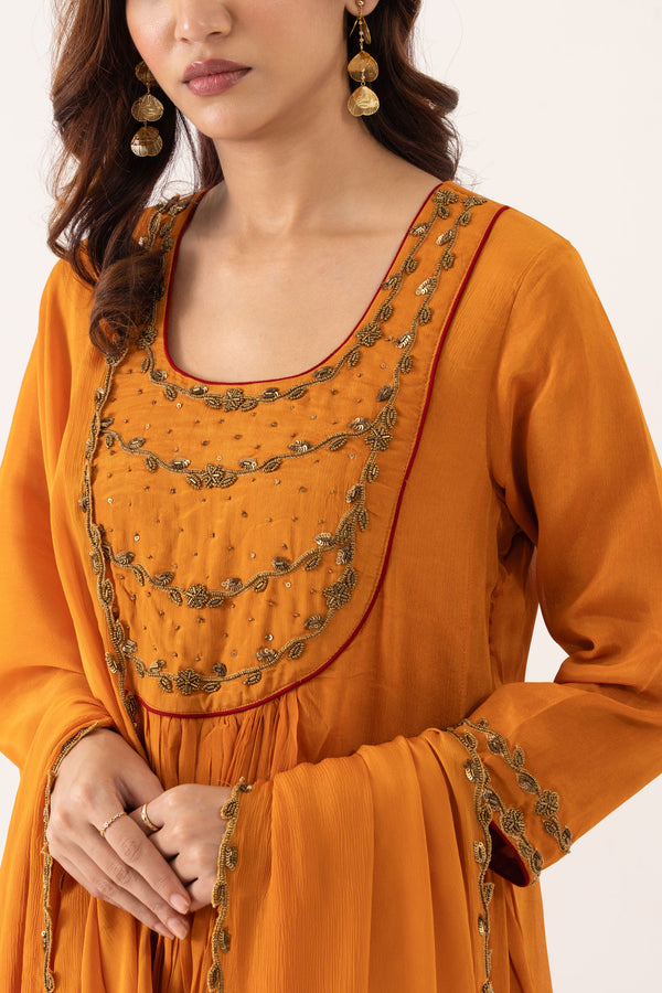 GEETIKA SOBTI IN ORANGE CHINNON KURTA SET