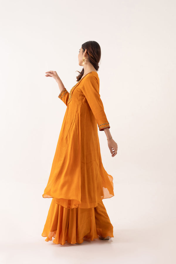 GEETIKA SOBTI IN ORANGE CHINNON KURTA SET