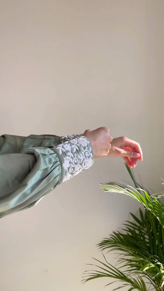 AGRIMA KUMAR IN GREEN TIE UP 3 PIECE SET