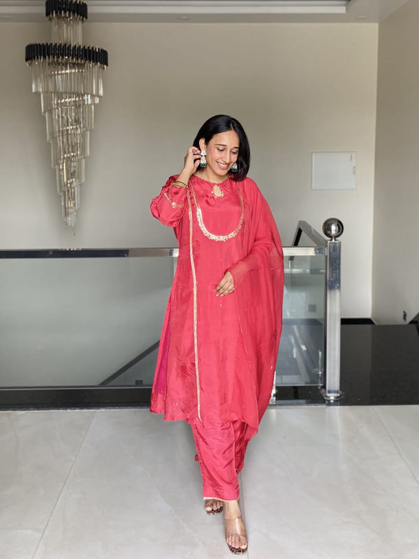 ROSHINI SAINI IN RED SILK FESTIVE KURTA SET