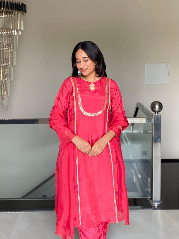 ROSHINI SAINI IN RED SILK FESTIVE KURTA SET