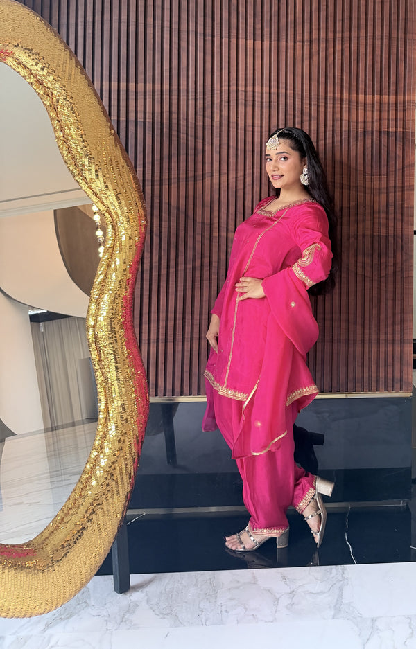 RIDHIMA VASHISTH IN FUSCIA FESTIVE SALWAR SET