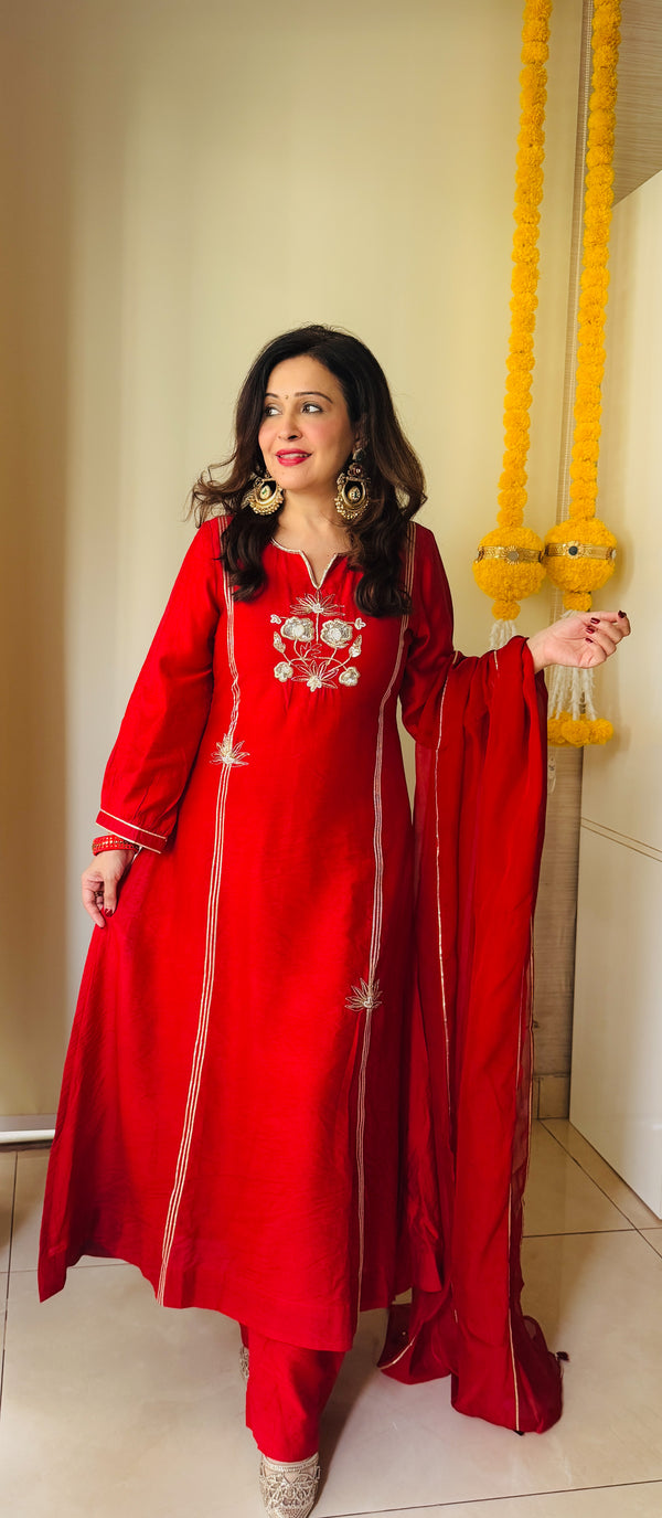 GEETIKA SOBTI IN GOTA EMBROIDERED KURTA SET